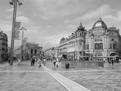 Place de la comédie, lieu de rencontre des Montpelliérains anciens et nouveaux